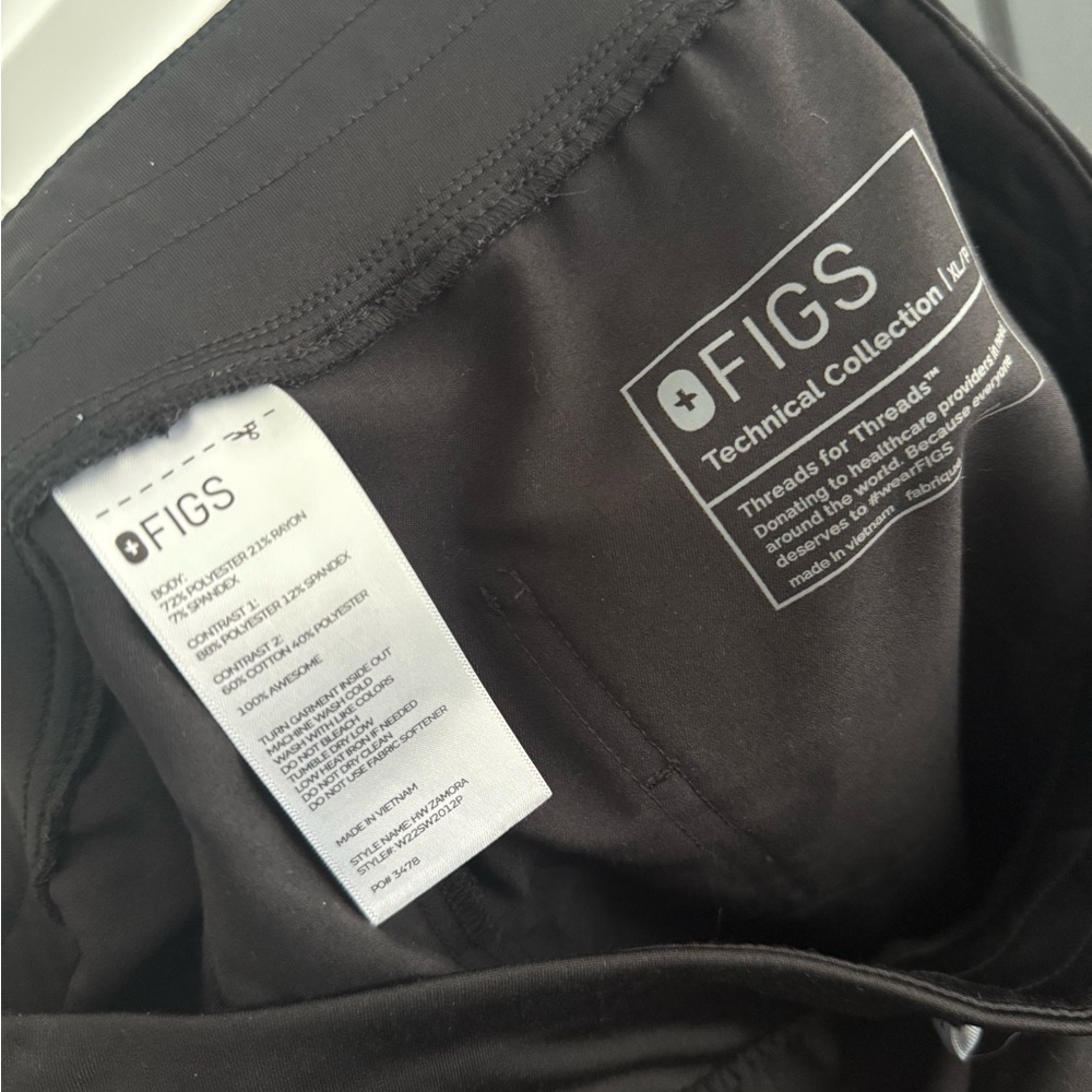 FIGS Black Scrub Jogger Pants - Picture 4 of 5